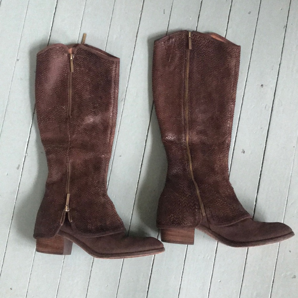 Donald Pliner boots